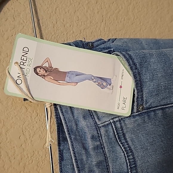 NWT Waist: 26"-28" - Picture 4 of 8